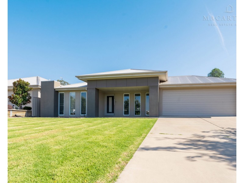 69 Strickland Drive, Boorooma NSW 2650