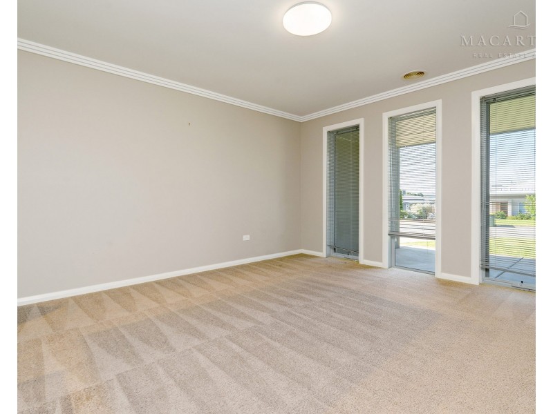 69 Strickland Drive, Boorooma NSW 2650