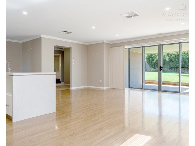 69 Strickland Drive, Boorooma NSW 2650