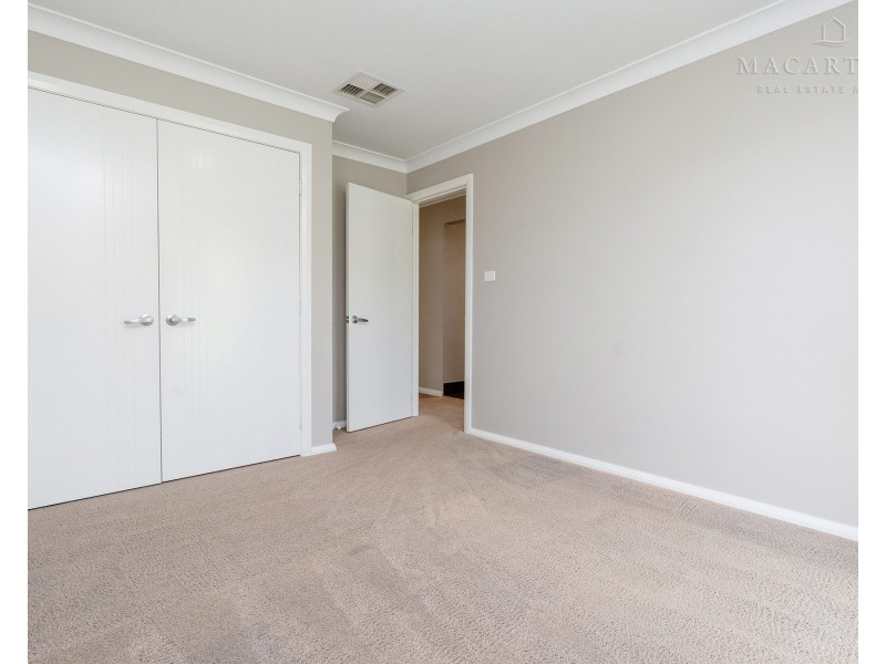 69 Strickland Drive, Boorooma NSW 2650