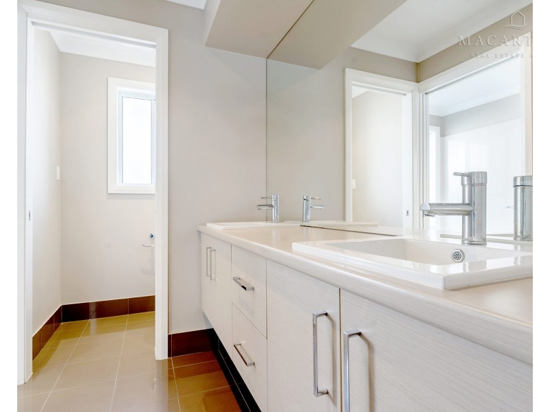 69 Strickland Drive, Boorooma NSW 2650