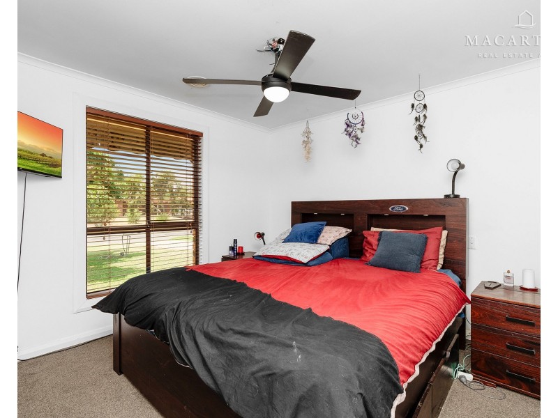 18 Forrest Street, Lake Albert NSW 2650