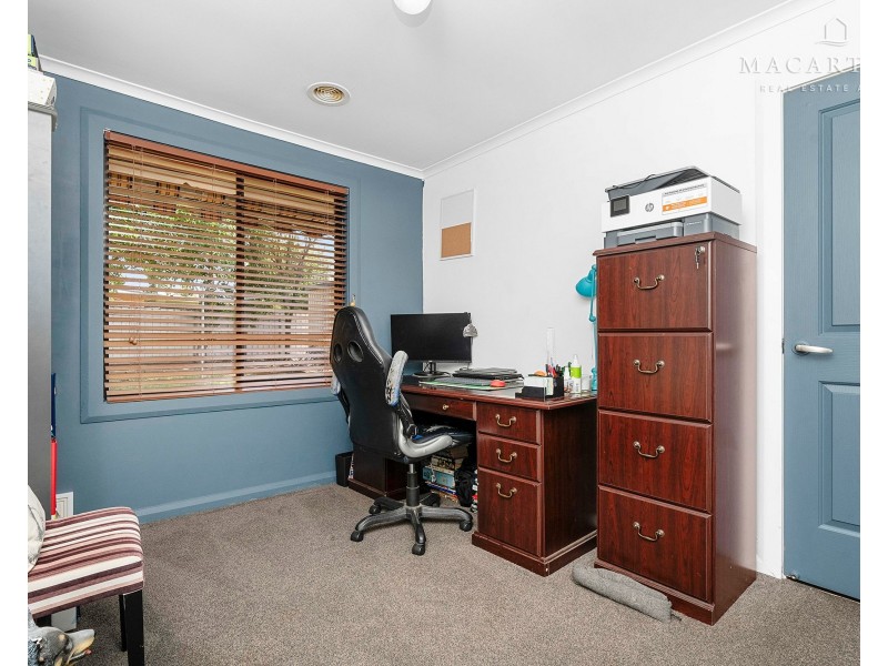 18 Forrest Street, Lake Albert NSW 2650