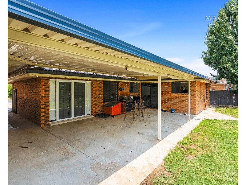 18 Forrest Street, Lake Albert NSW 2650