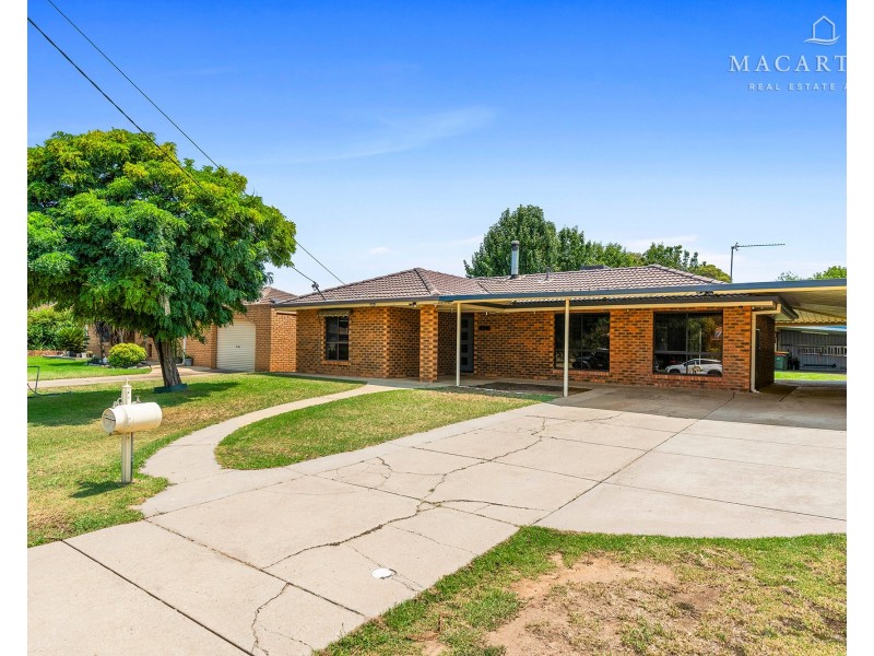 18 Forrest Street, Lake Albert NSW 2650
