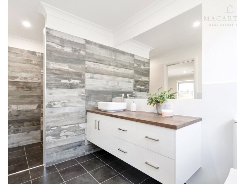 65 Coppabella Drive, Gobbagombalin NSW 2650
