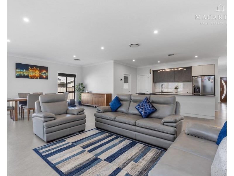76 Coppabella Drive, Gobbagombalin NSW 2650