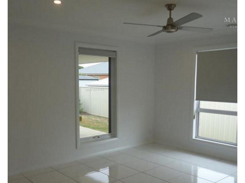 26 Brownlow Drive, Bourkelands NSW 2650