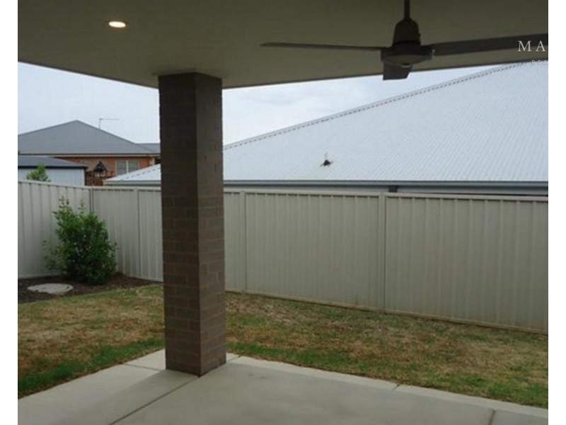 26 Brownlow Drive, Bourkelands NSW 2650