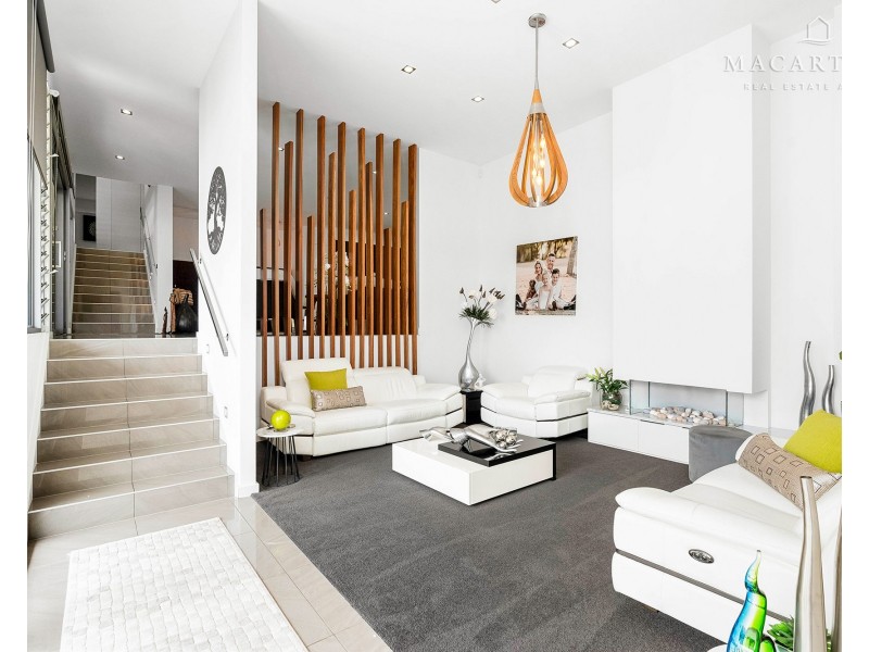 24 Churchill Avenue, Kooringal NSW 2650