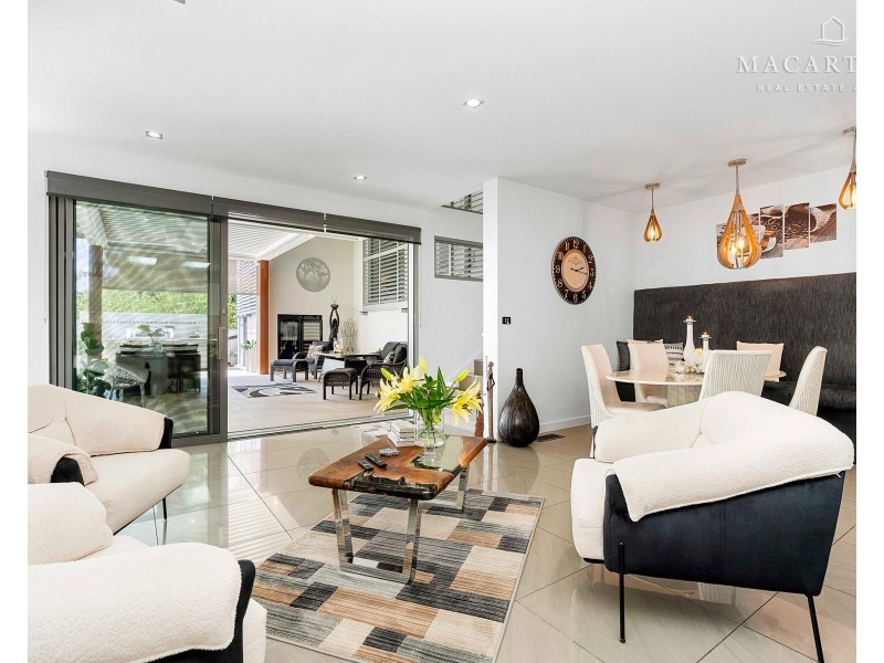 24 Churchill Avenue, Kooringal NSW 2650