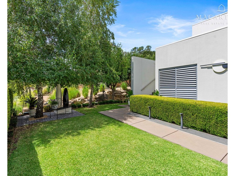 24 Churchill Avenue, Kooringal NSW 2650