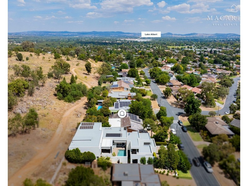 24 Churchill Avenue, Kooringal NSW 2650