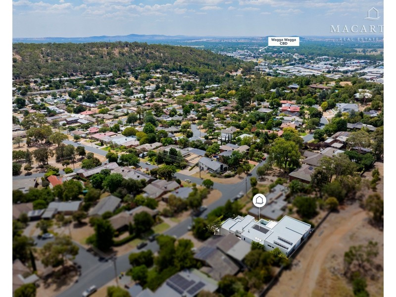 24 Churchill Avenue, Kooringal NSW 2650