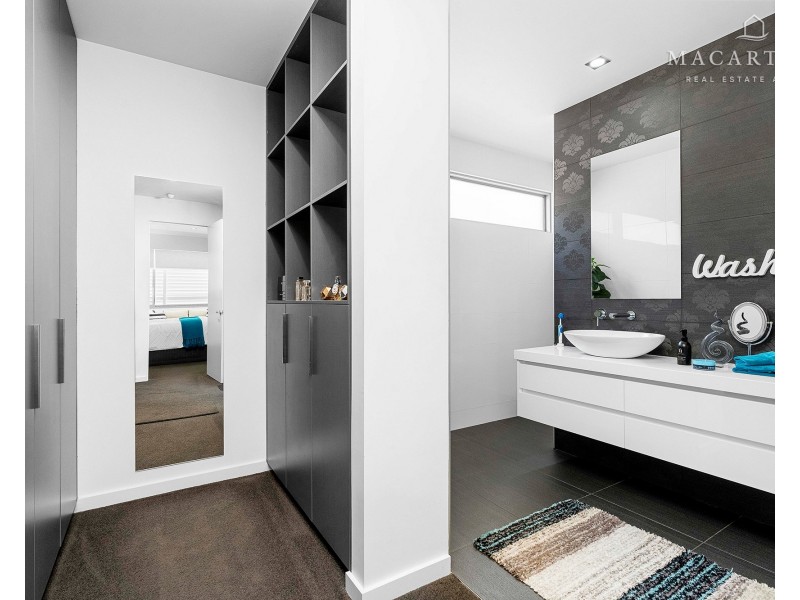 24 Churchill Avenue, Kooringal NSW 2650