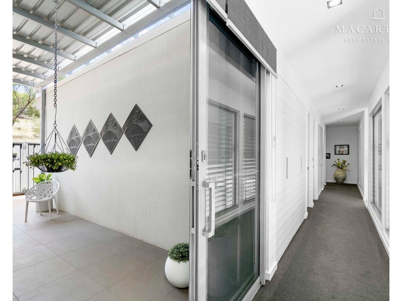 24 Churchill Avenue, Kooringal NSW 2650