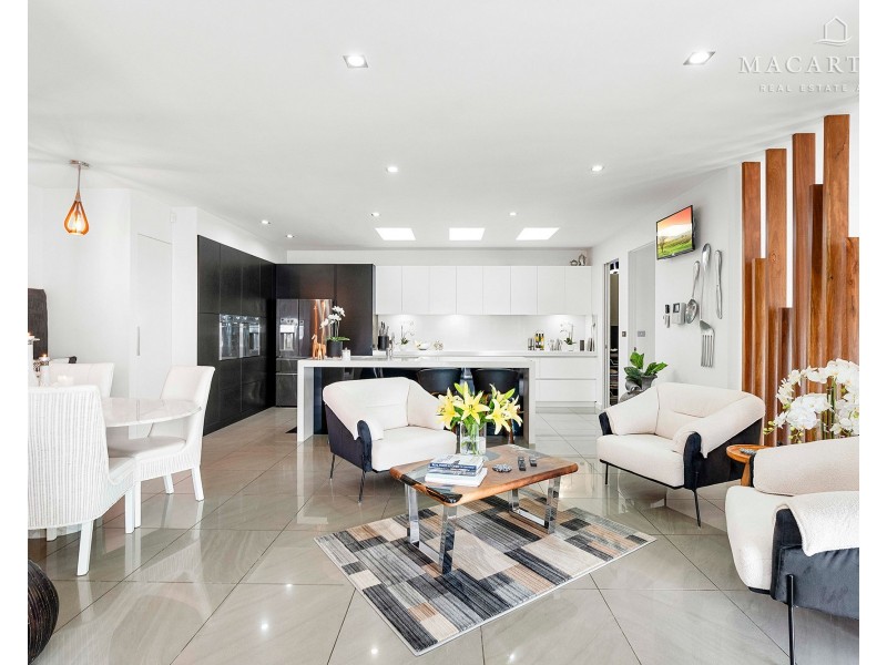 24 Churchill Avenue, Kooringal NSW 2650