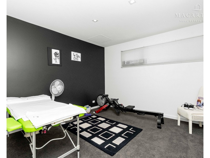 24 Churchill Avenue, Kooringal NSW 2650