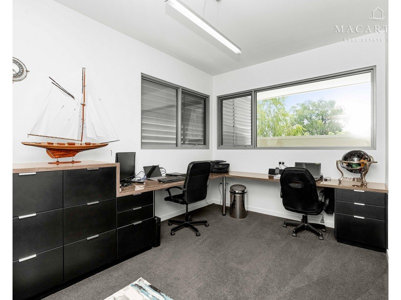 24 Churchill Avenue, Kooringal NSW 2650