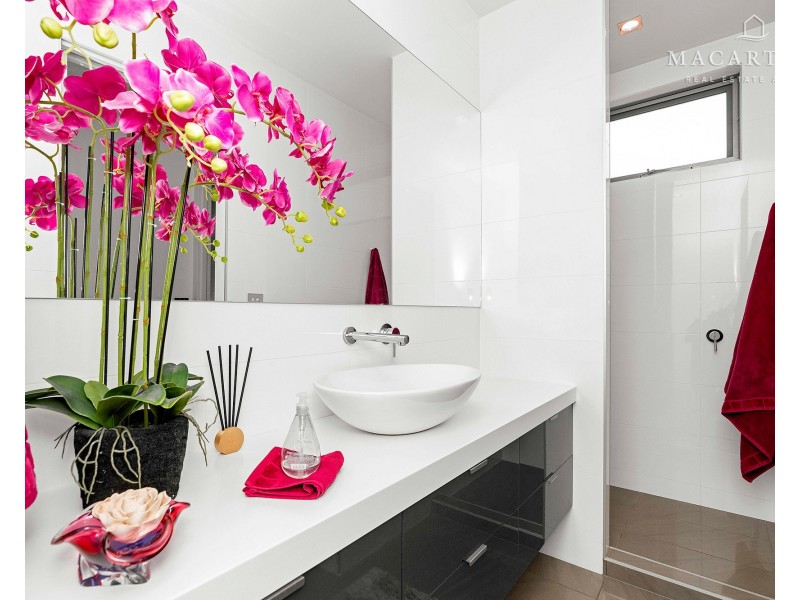 24 Churchill Avenue, Kooringal NSW 2650