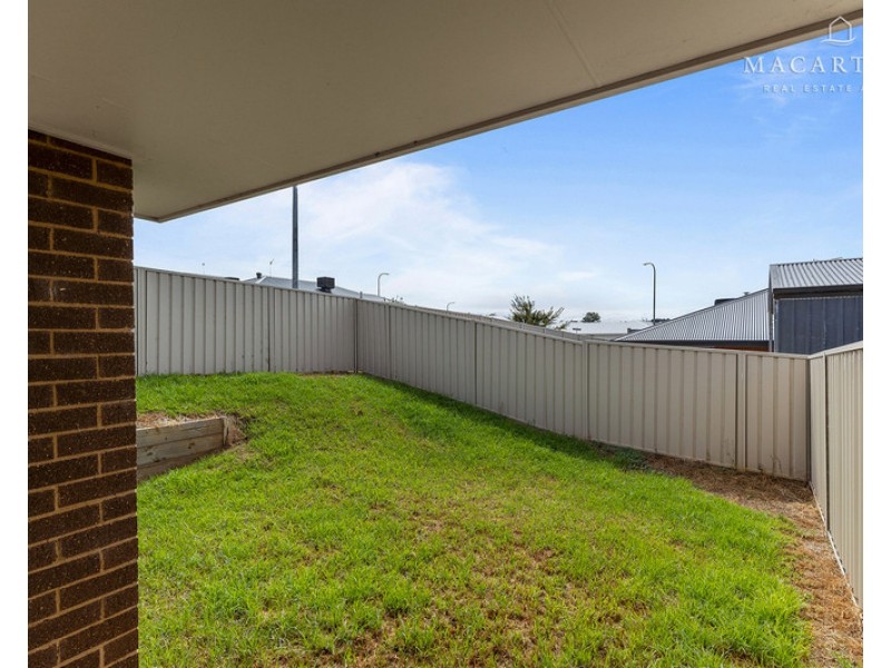 3A Batlow Way, Gobbagombalin NSW 2650