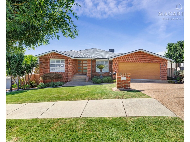 102 Brooklyn Drive, Bourkelands NSW 2650