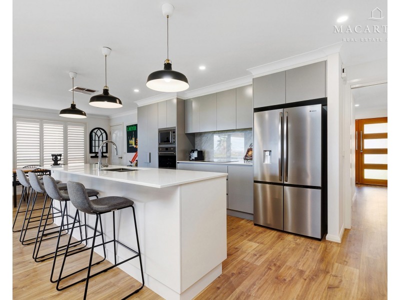 102 Brooklyn Drive, Bourkelands NSW 2650