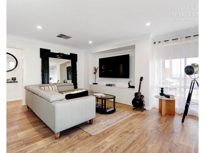 102 Brooklyn Drive, Bourkelands NSW 2650