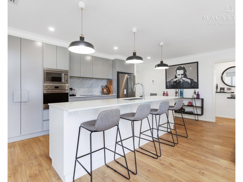 102 Brooklyn Drive, Bourkelands NSW 2650