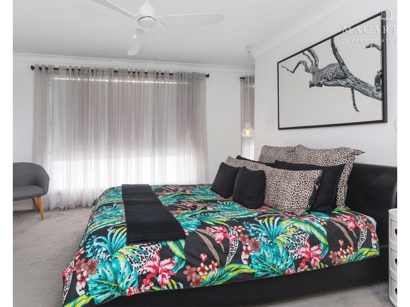 102 Brooklyn Drive, Bourkelands NSW 2650