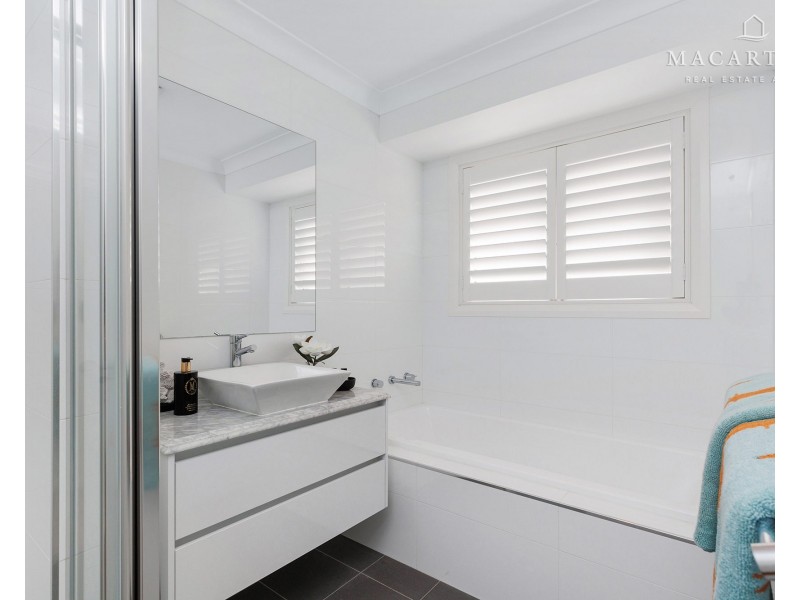 102 Brooklyn Drive, Bourkelands NSW 2650