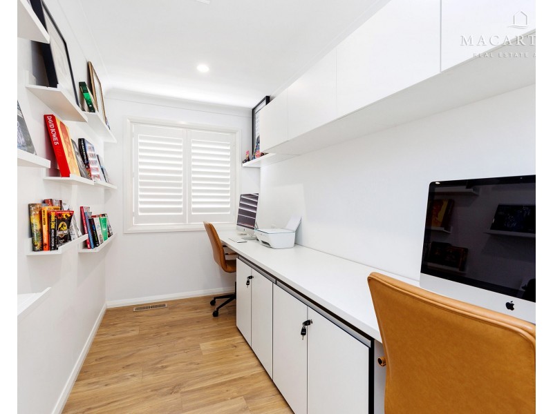 102 Brooklyn Drive, Bourkelands NSW 2650