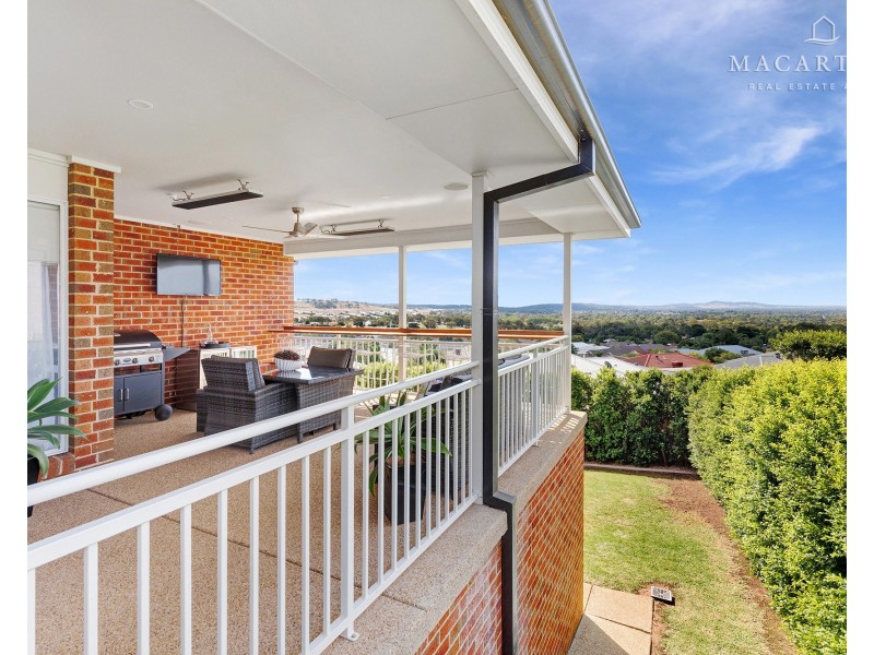 102 Brooklyn Drive, Bourkelands NSW 2650