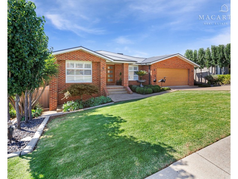 102 Brooklyn Drive, Bourkelands NSW 2650