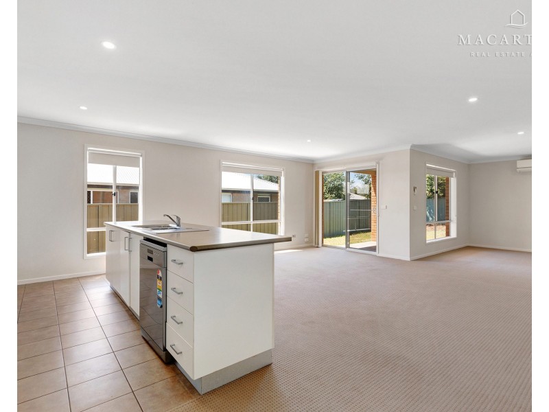 5 Melaleuca Drive, Forest Hill NSW 2651