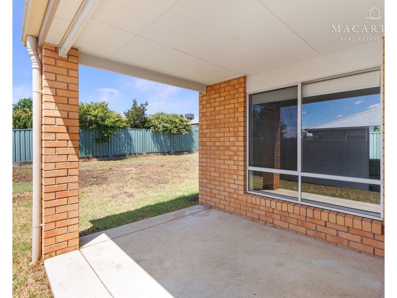 5 Melaleuca Drive, Forest Hill NSW 2651