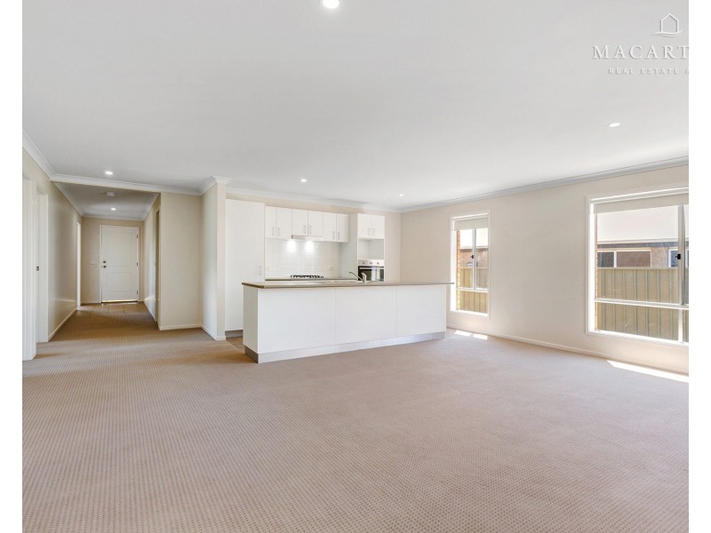 5 Melaleuca Drive, Forest Hill NSW 2651