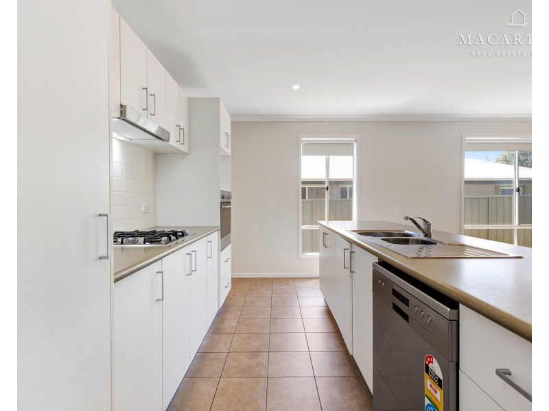 5 Melaleuca Drive, Forest Hill NSW 2651