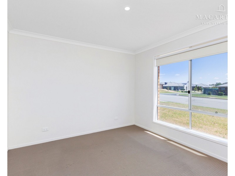 5 Melaleuca Drive, Forest Hill NSW 2651