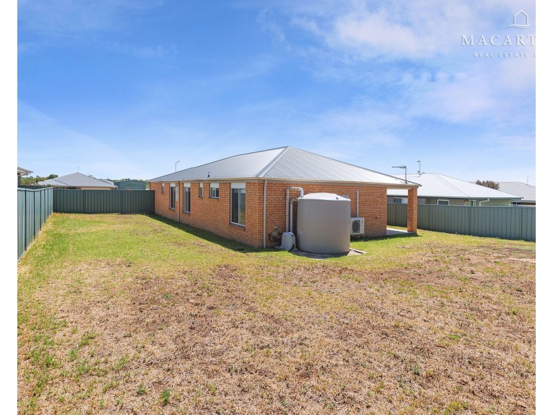 5 Melaleuca Drive, Forest Hill NSW 2651