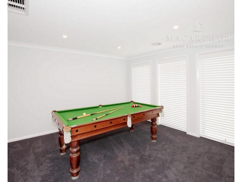 19 Cootamundra Boulevard, Gobbagombalin NSW 2650