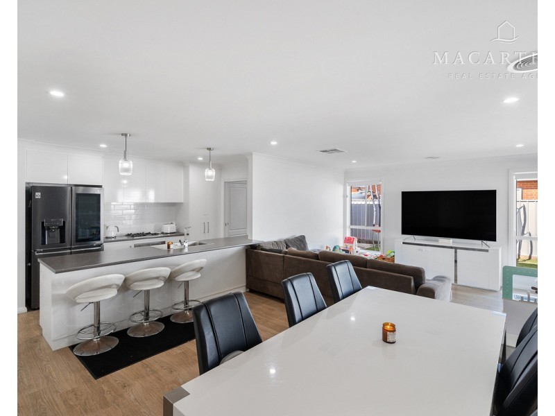 60 Jumbuck Drive, Gobbagombalin NSW 2650