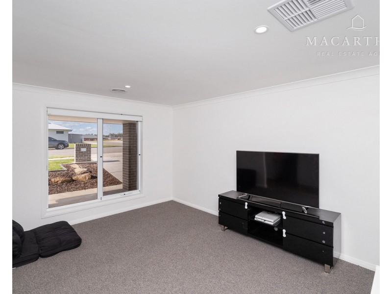 60 Jumbuck Drive, Gobbagombalin NSW 2650