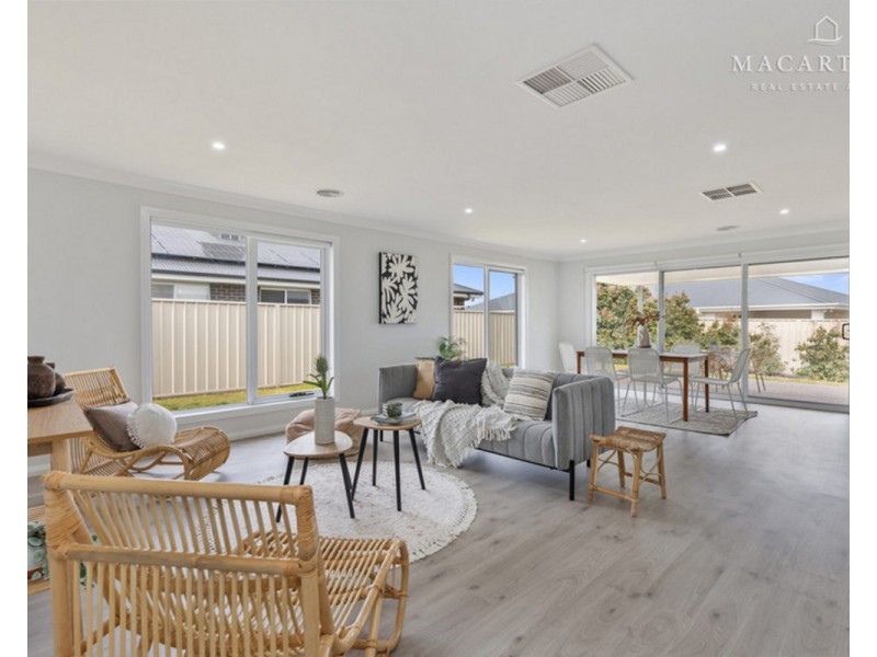 47 Cootamundra Boulevard, Gobbagombalin NSW 2650