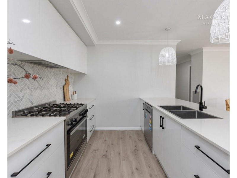 47 Cootamundra Boulevard, Gobbagombalin NSW 2650