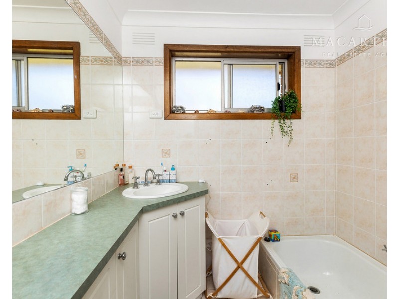 3 Truman Avenue, Tolland NSW 2650