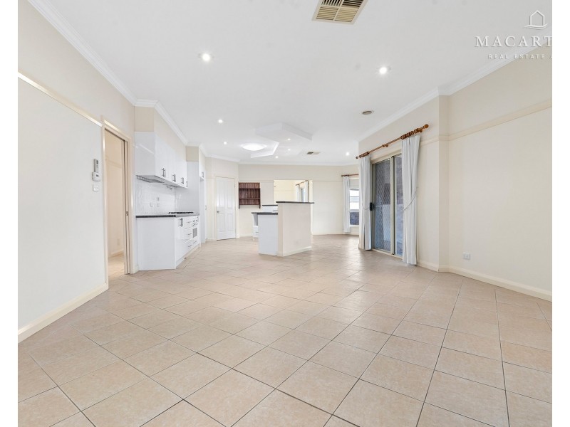 16 Werribee Road, Bourkelands NSW 2650
