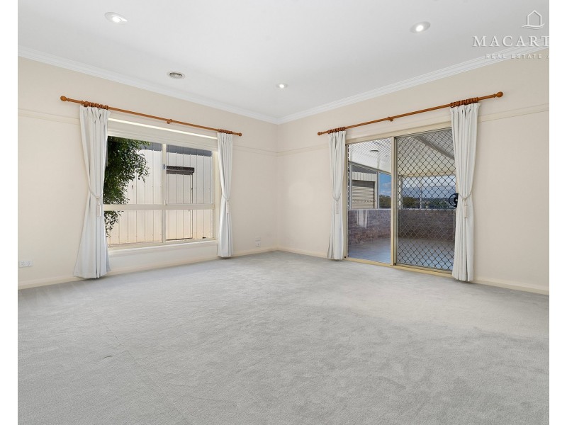 16 Werribee Road, Bourkelands NSW 2650