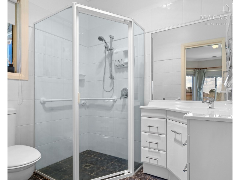 16 Werribee Road, Bourkelands NSW 2650