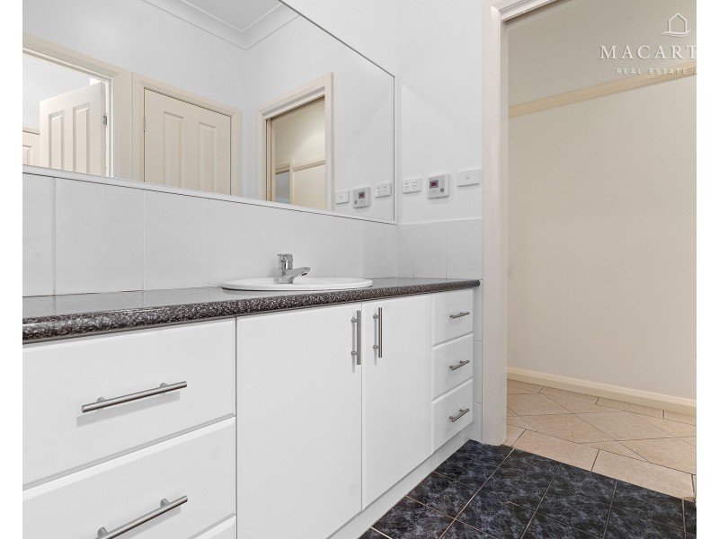 16 Werribee Road, Bourkelands NSW 2650